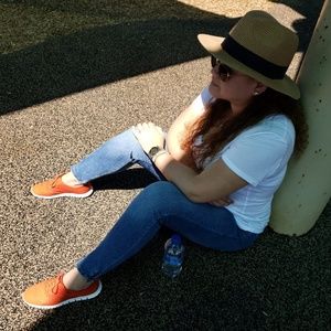 Meet your Posher, Ana